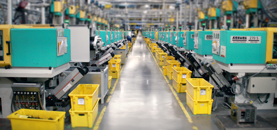 igus® 공장의 사출 성형기