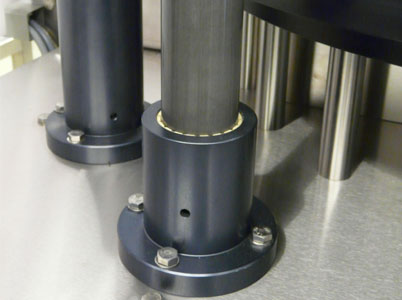 Optically perfect, low-friction and long-lasting: drylin® R flange bearings with aluminium adapter in combination with the matching shafts.