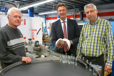 Jochen Küppersbusch, managing director of Küppersbusch GmbH, igus® sales consultant Markus Schwarz and Klaus Voigt, project engineer at Küppersbusch.