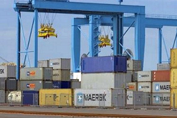 이구스 에너지체인 및 chainflex® 케이블을 사용하는 스태커 크레인 또는 갠트리 크레인