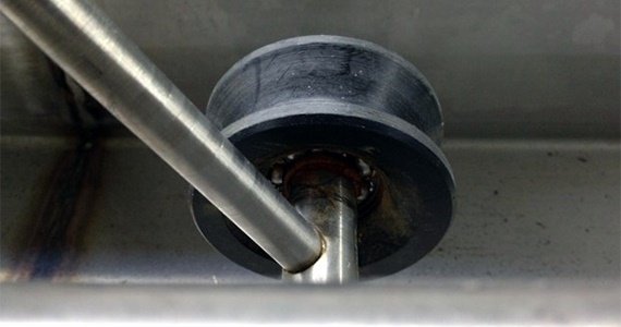 Stainless steel ball bearing in extruder roll