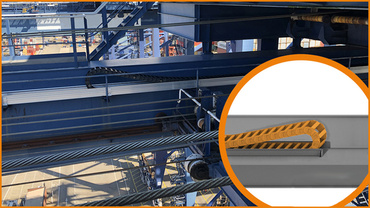 크레인 거더 측면에 설치된 에너지체인