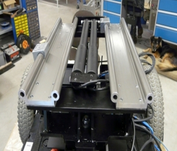 drylin® W 직동 프로파일 레일을 사용하는 중량급 전동 휠체어