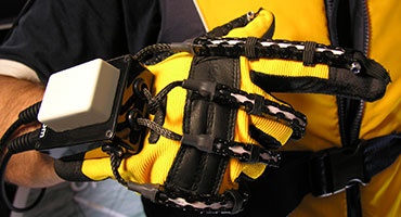 easy chain in use in data gloves