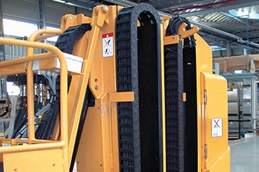 매우 작은 공간에서 에너지체인을 갖춘 그로브 맨리프트