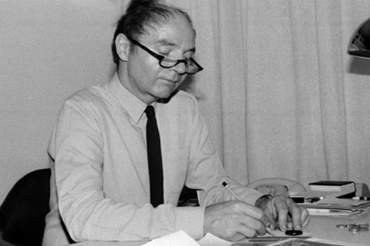 1964년 이구스 사무실에서 근무하는 귄터 블라제(Günter Blase)