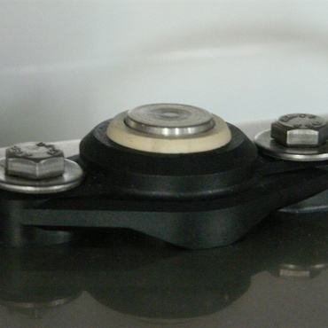 Lead screws igubal spherical bearings