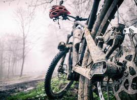 진흙 속 산악 자전거