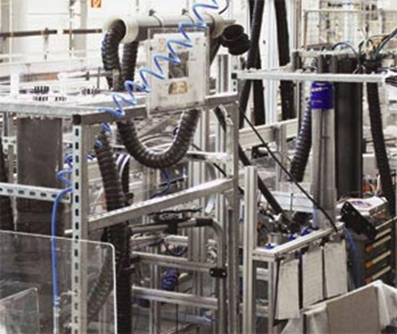 igus® 연구소의 triflex® 로봇체인 R 뒤틀림 테스트, Cologne