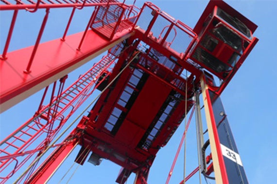 이구스 에너지체인과 chainflex® 케이블을 사용하는 스트래들 캐리어