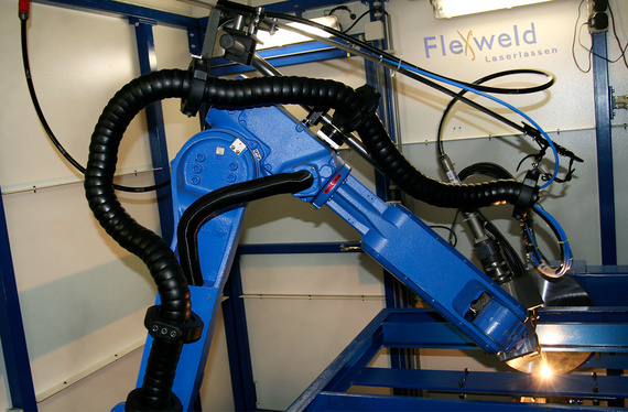 Laser welding robot from Flexweld with triflex R